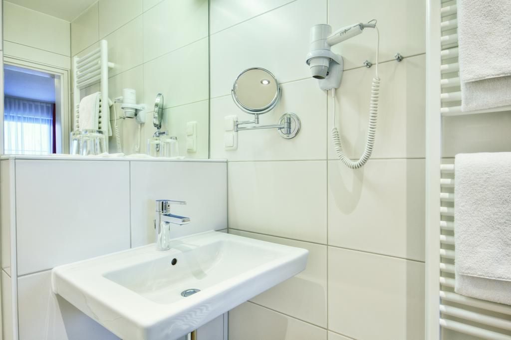 Stroebinger Hof - Therme Wellness Resort Bad Endorf Ngoại thất bức ảnh